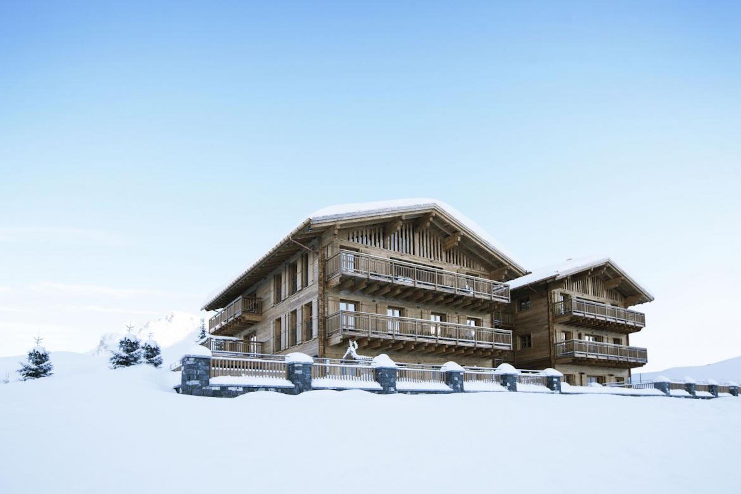 You are currently viewing Chalet Lux – ‘Aptly named: a luxe chalet with a fabulous spa and amenities overlooking Oberlech.’