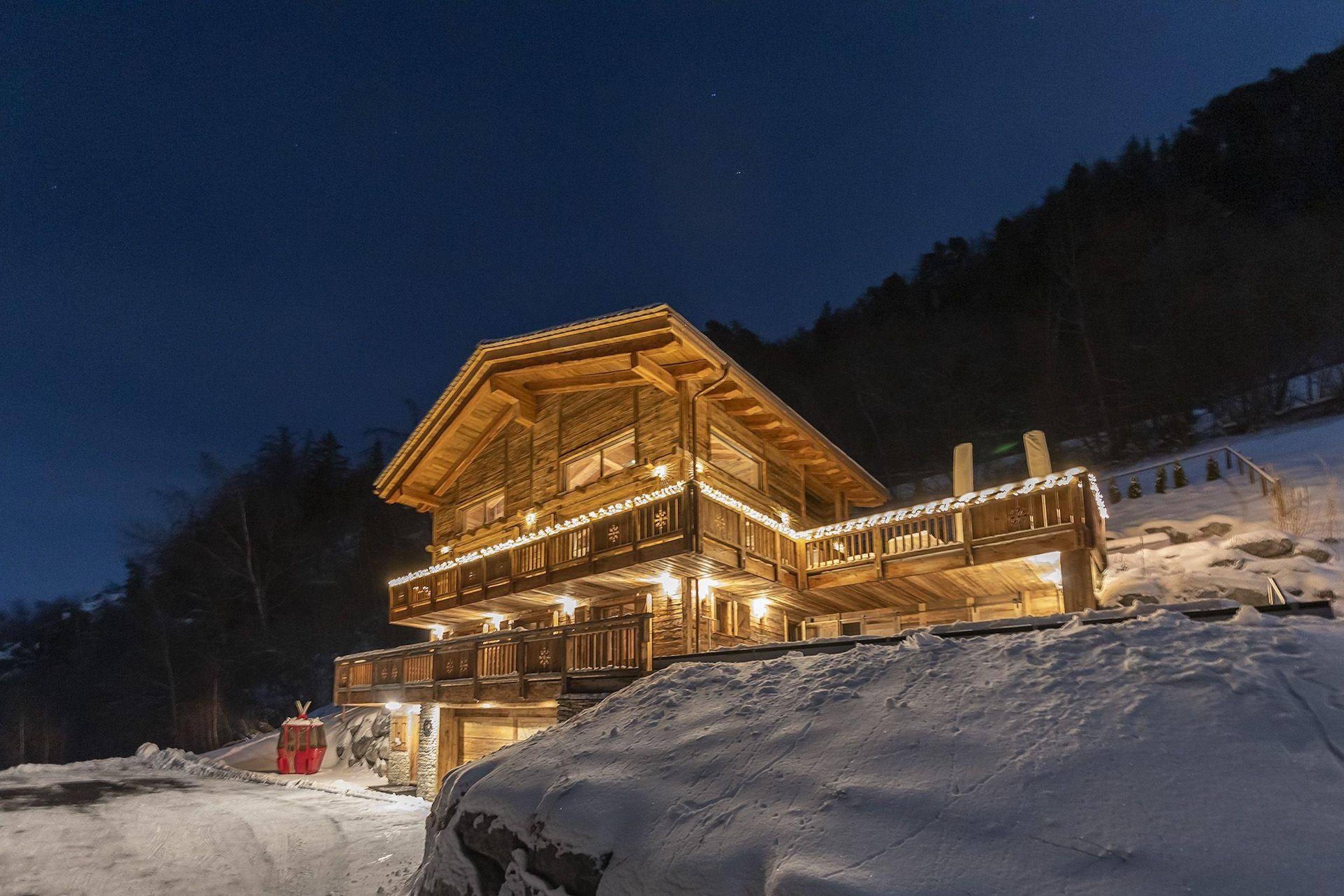 You are currently viewing Chalet Valentine – ‘Picturesque mountain chalet with incredible private pool and spa facilities.’
